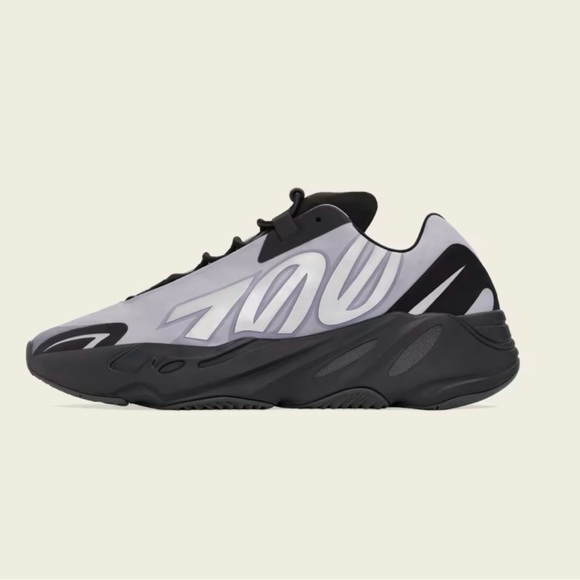 Yeezy 700 - Picture 2 of 4